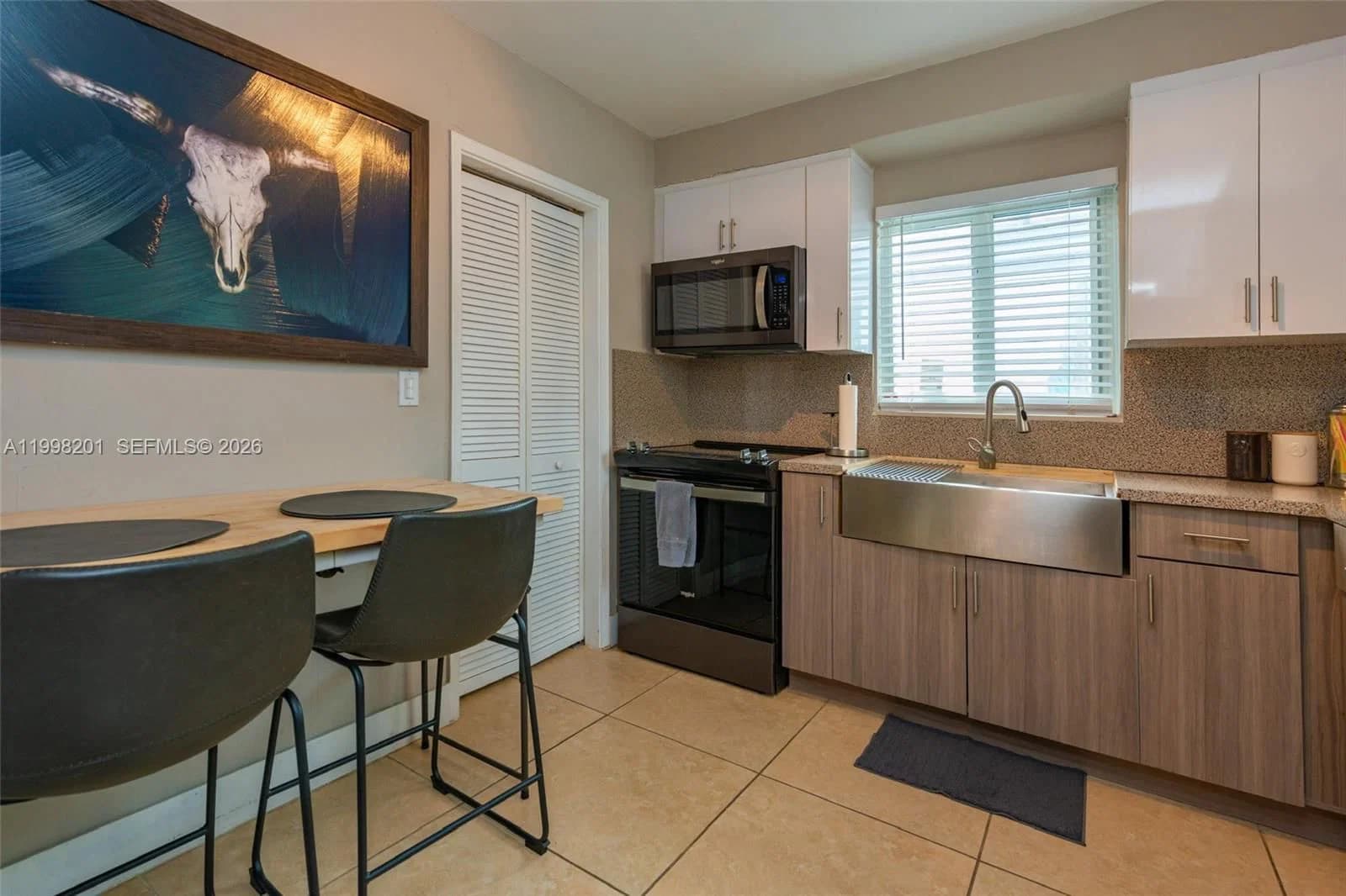 2-bedroom Property — 2925 11th Ave #Front, Miami, FL 33127