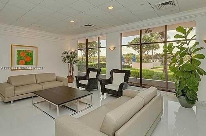 2-bedroom Condo — 5700 Collins Ave #4N, Miami Beach, FL 33140