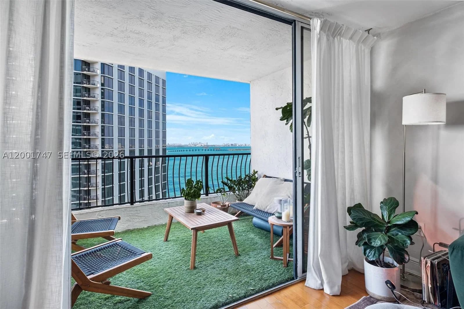 1-bedroom Condo — 555 15th St #26F, Miami, FL 33132