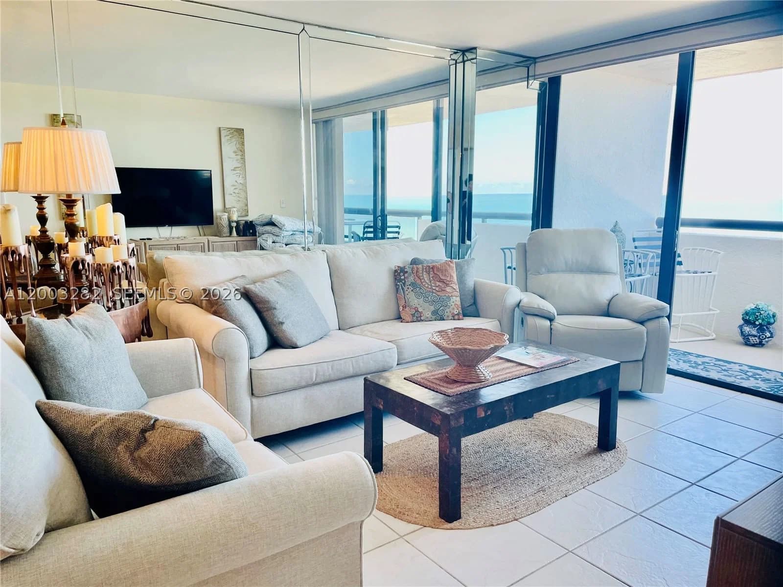 1-bedroom Condo — 2555 Collins Ave #1805, Miami Beach, FL 33140