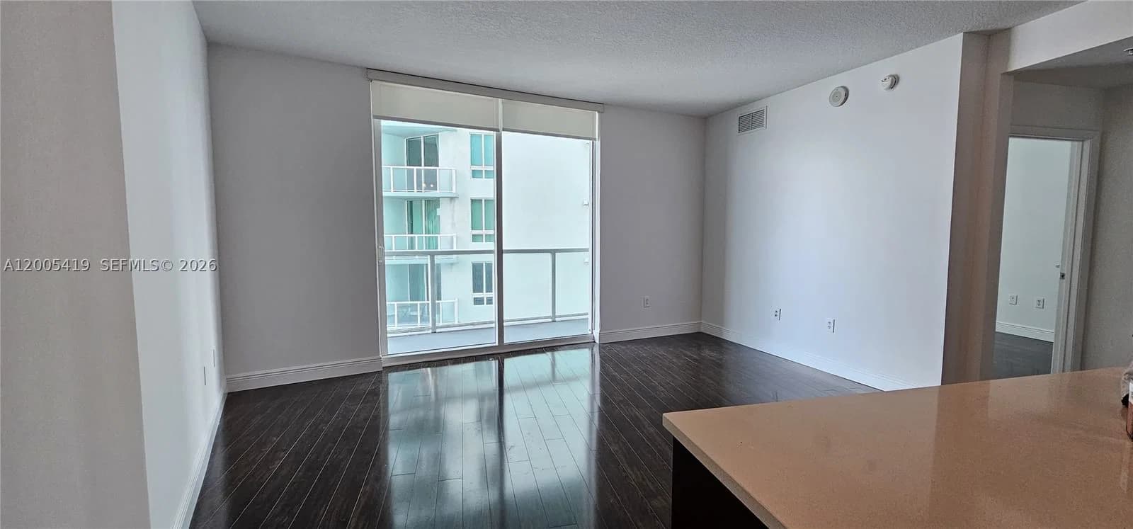 1+1 Condo — 1900 Bayshore Dr #1617, Miami, FL 33132