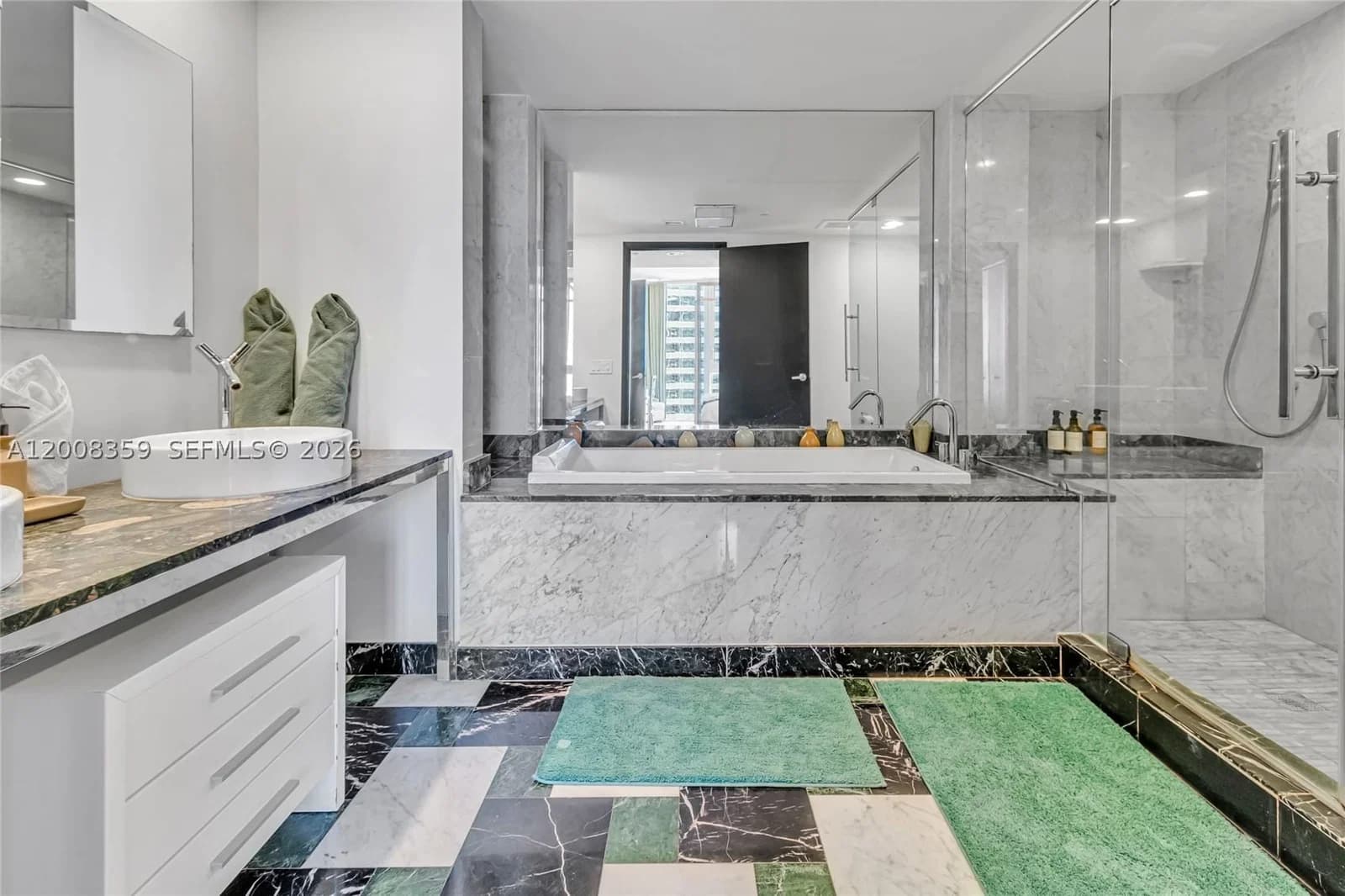 2-bedroom Condo — 485 Brickell Ave #2508, Miami, FL 33131