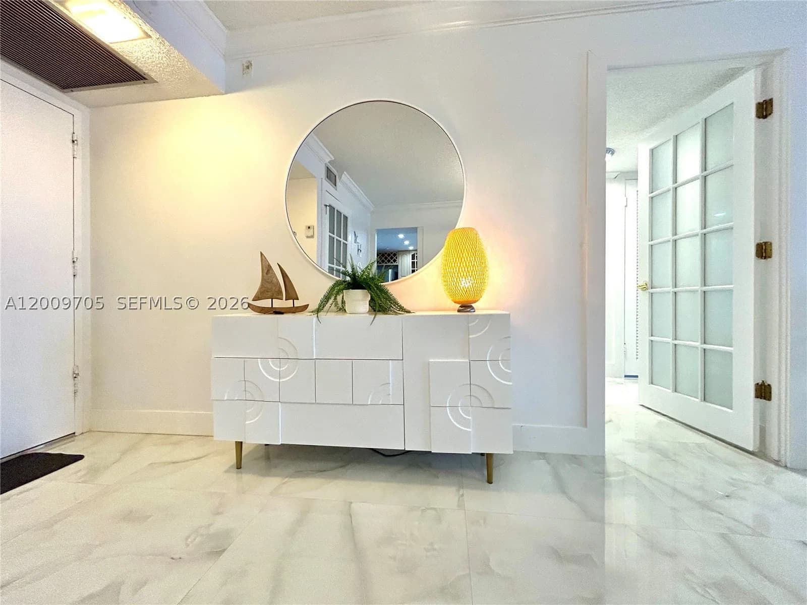 2-bedroom Condo — 6039 Collins Ave #1507, Miami Beach, FL 33140