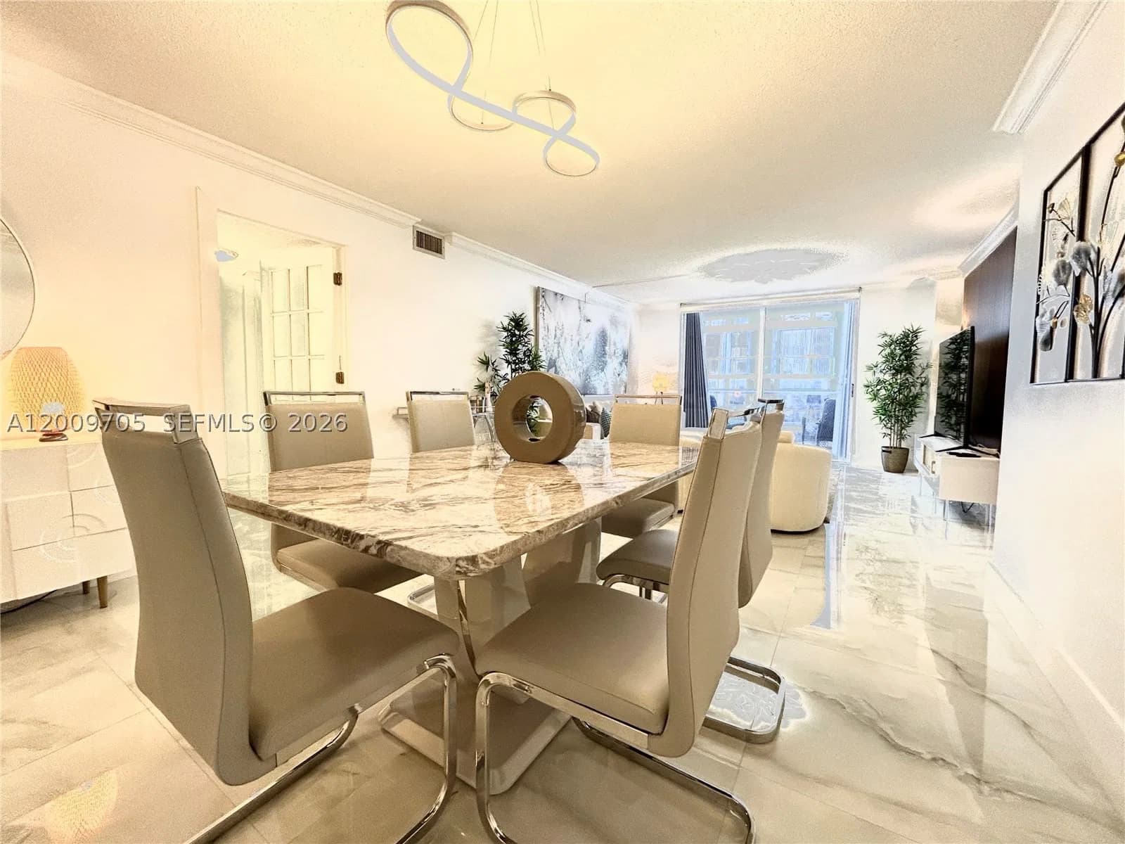 2-bedroom Condo — 6039 Collins Ave #1507, Miami Beach, FL 33140