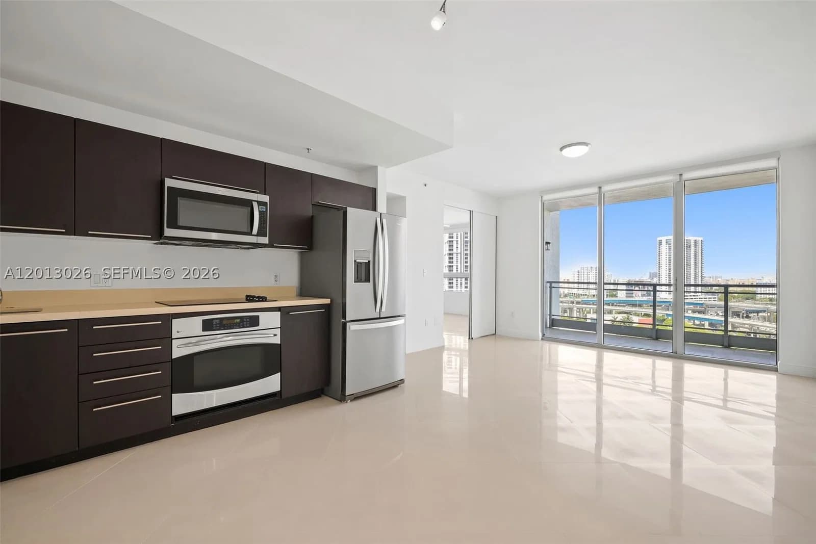 1-bedroom Condo — 90 3rd St #1608, Miami, FL 33130