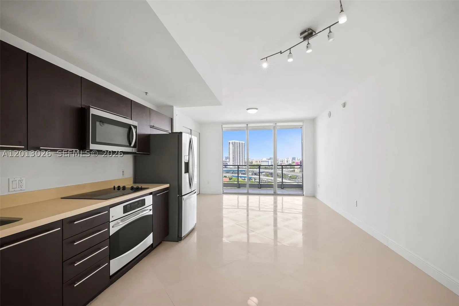 1-bedroom Condo — 90 3rd St #1608, Miami, FL 33130