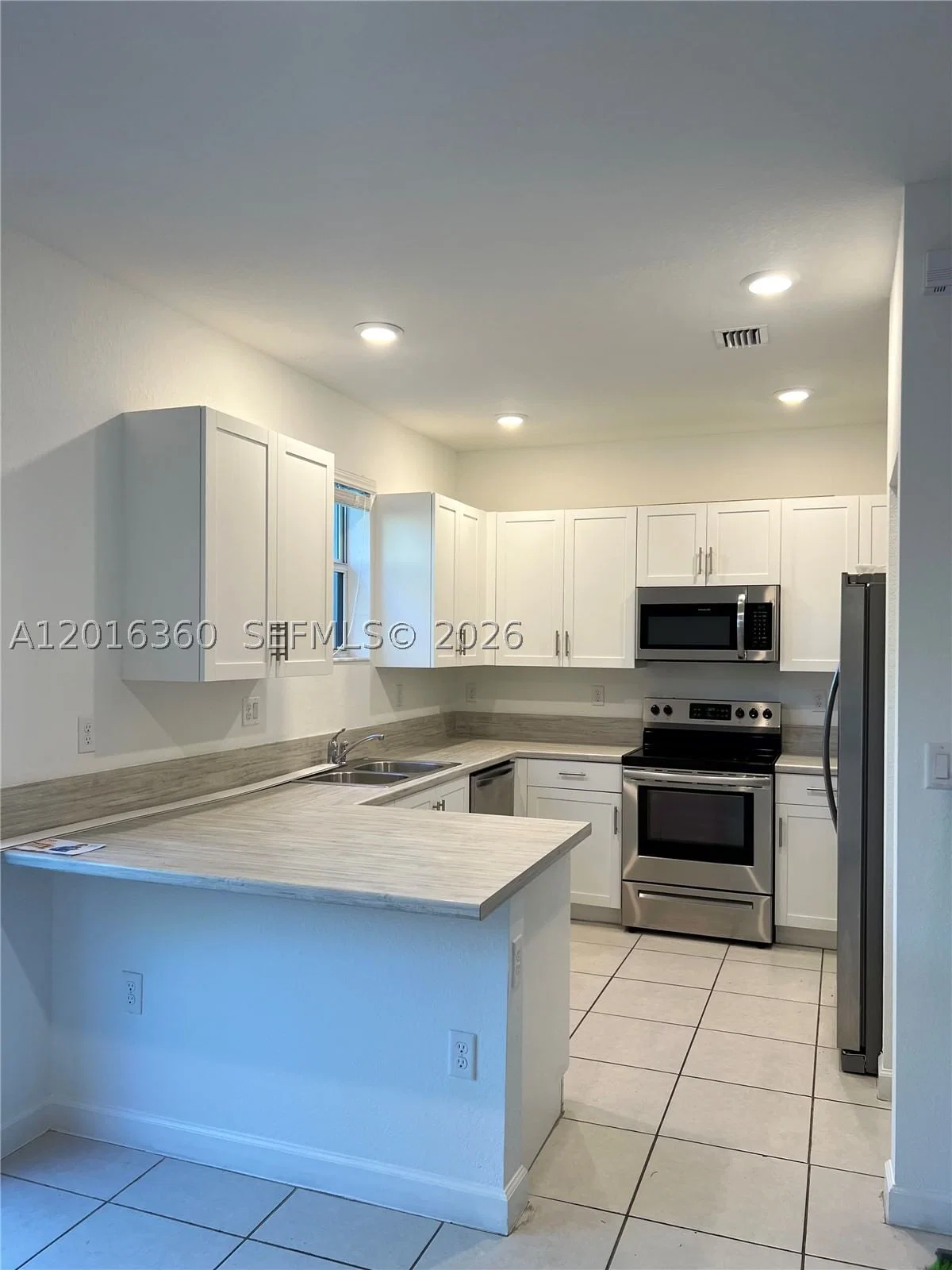 3+1 Townhouse — 1211 27th Ter, Homestead, FL 33035