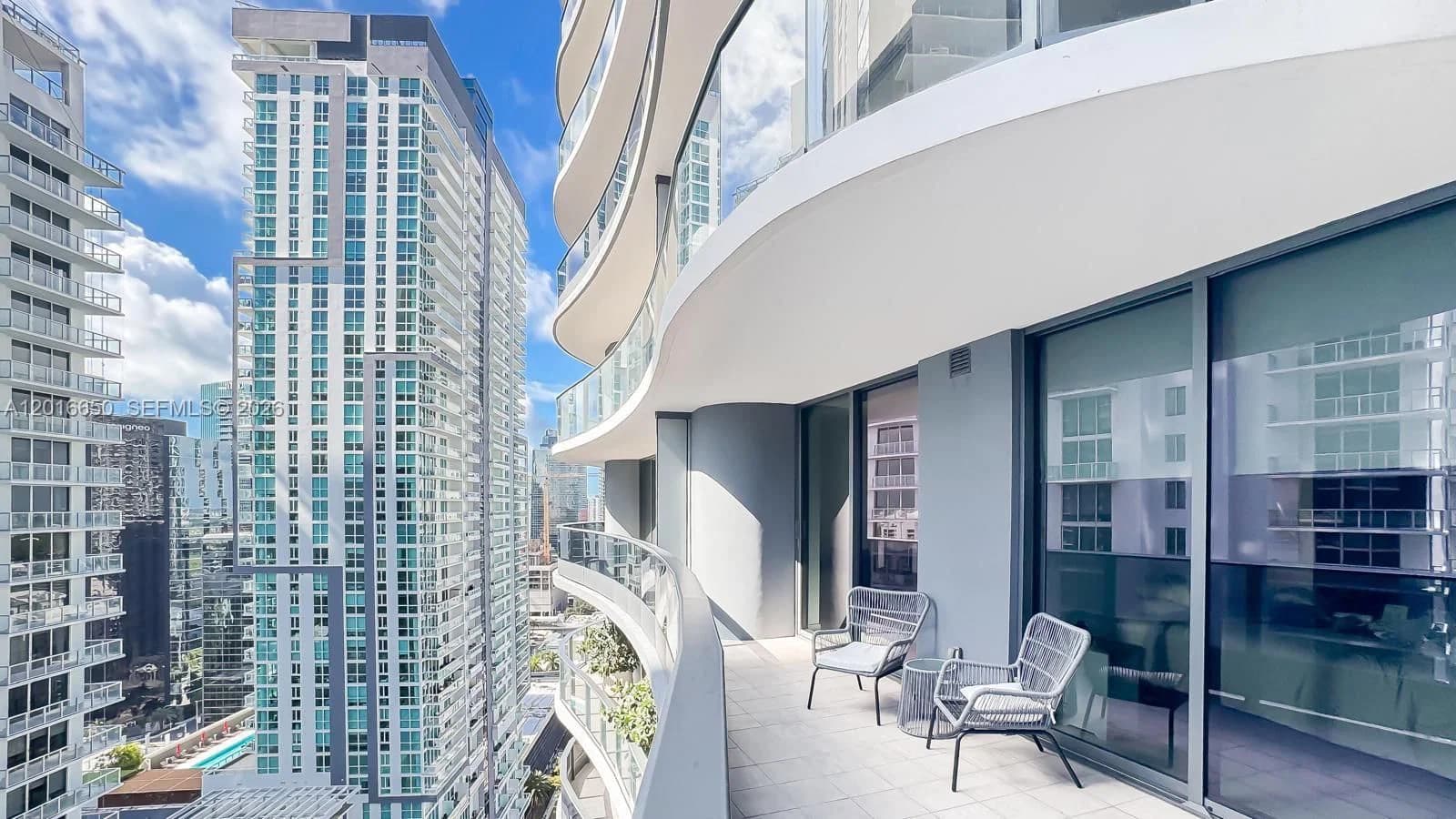 1-bedroom Condo — 1000 Brickell Plz #2603, Miami, FL 33131