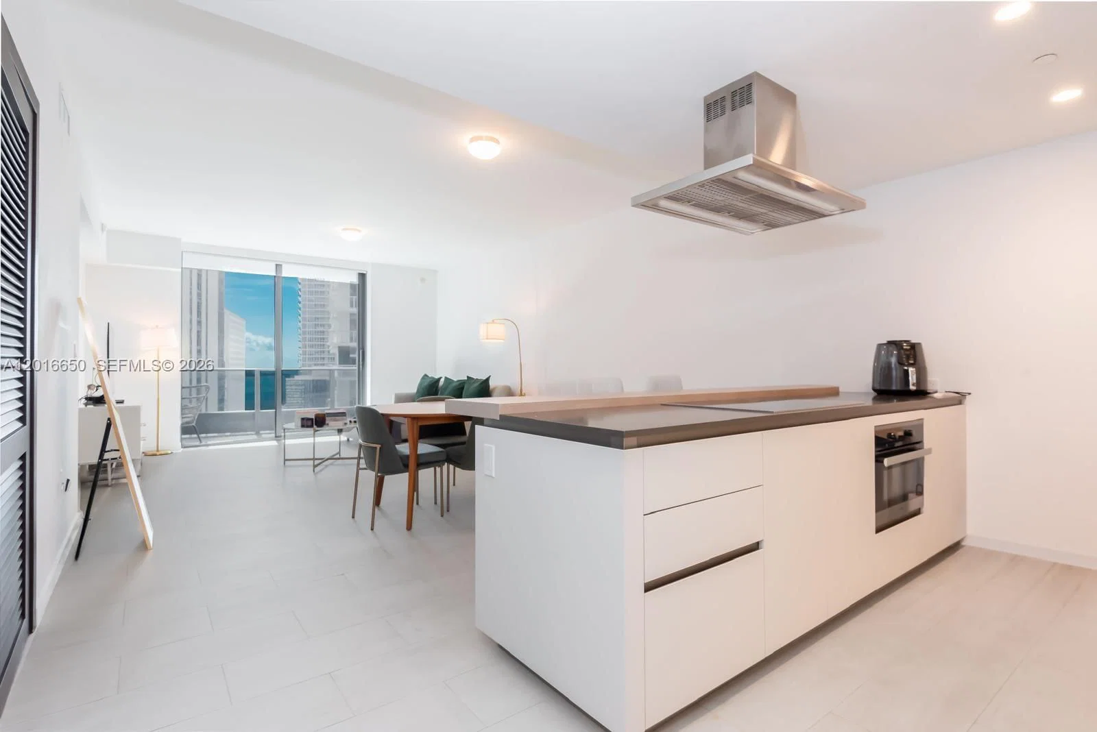 1-bedroom Condo — 1000 Brickell Plz #2603, Miami, FL 33131