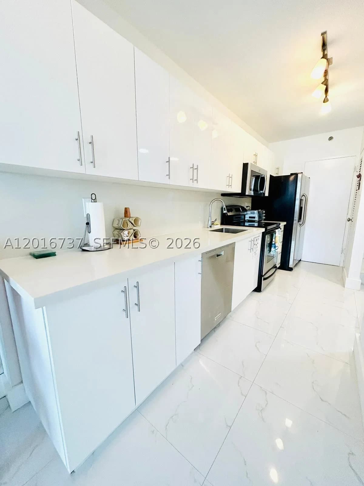 1-bedroom Condo — 100 Lincoln Rd #1526, Miami Beach, FL 33139
