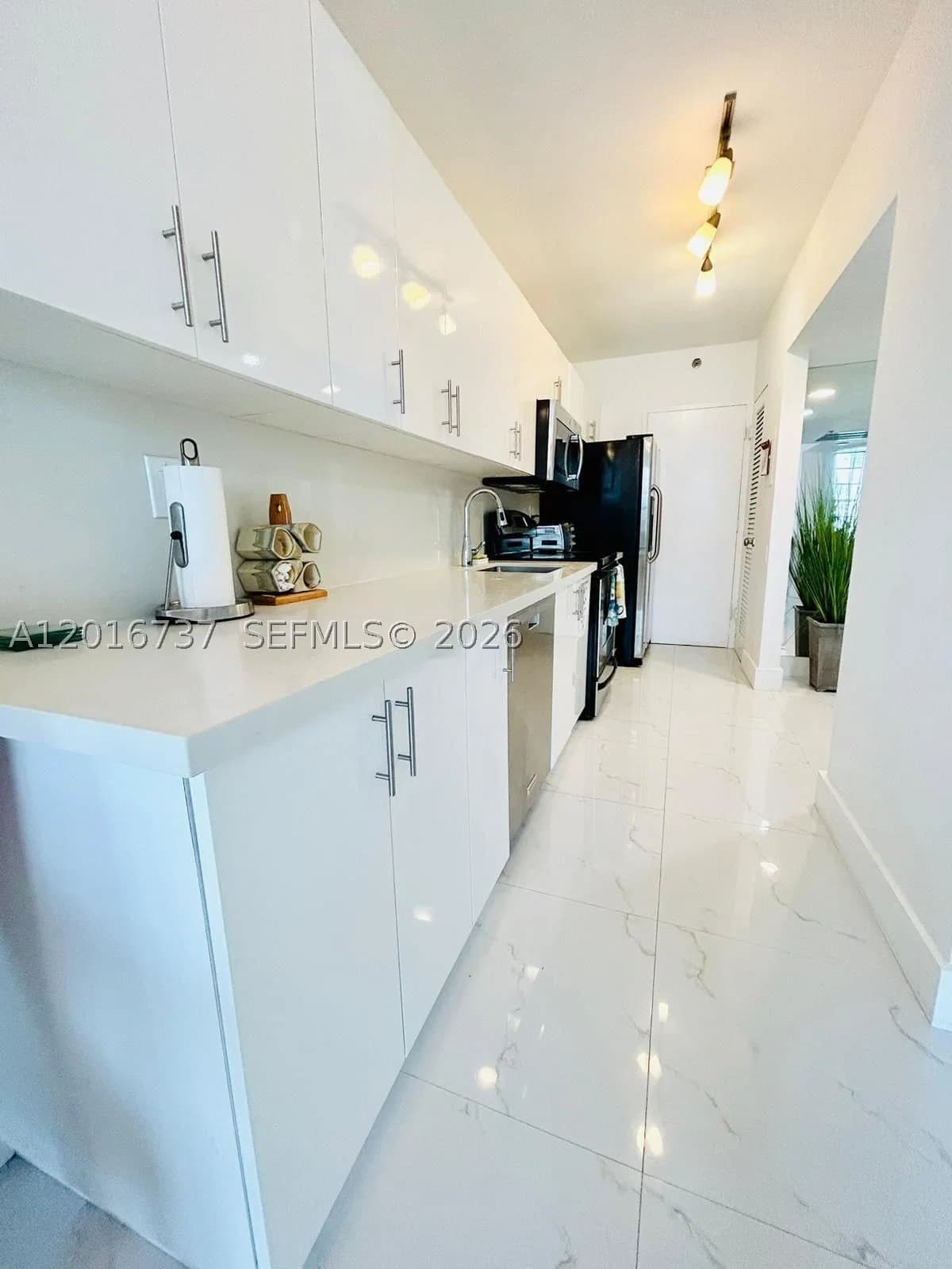 1-bedroom Condo — 100 Lincoln Rd #1526, Miami Beach, FL 33139