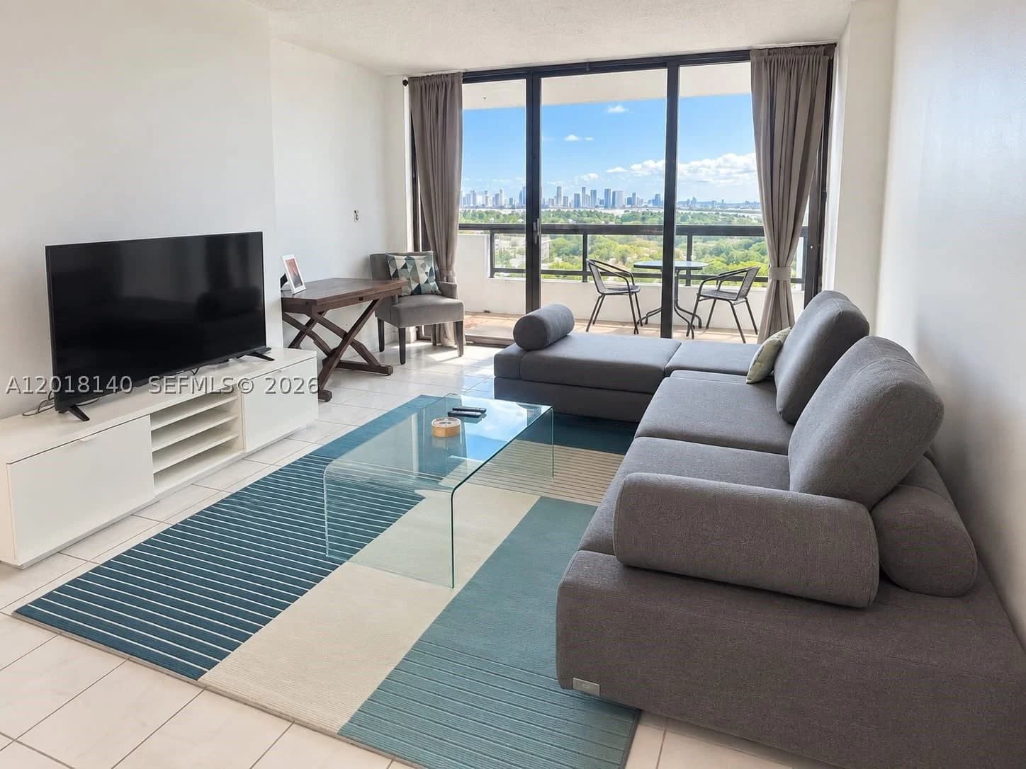 1-bedroom Condo — 2555 Collins Ave #1804, Miami Beach, FL 33140