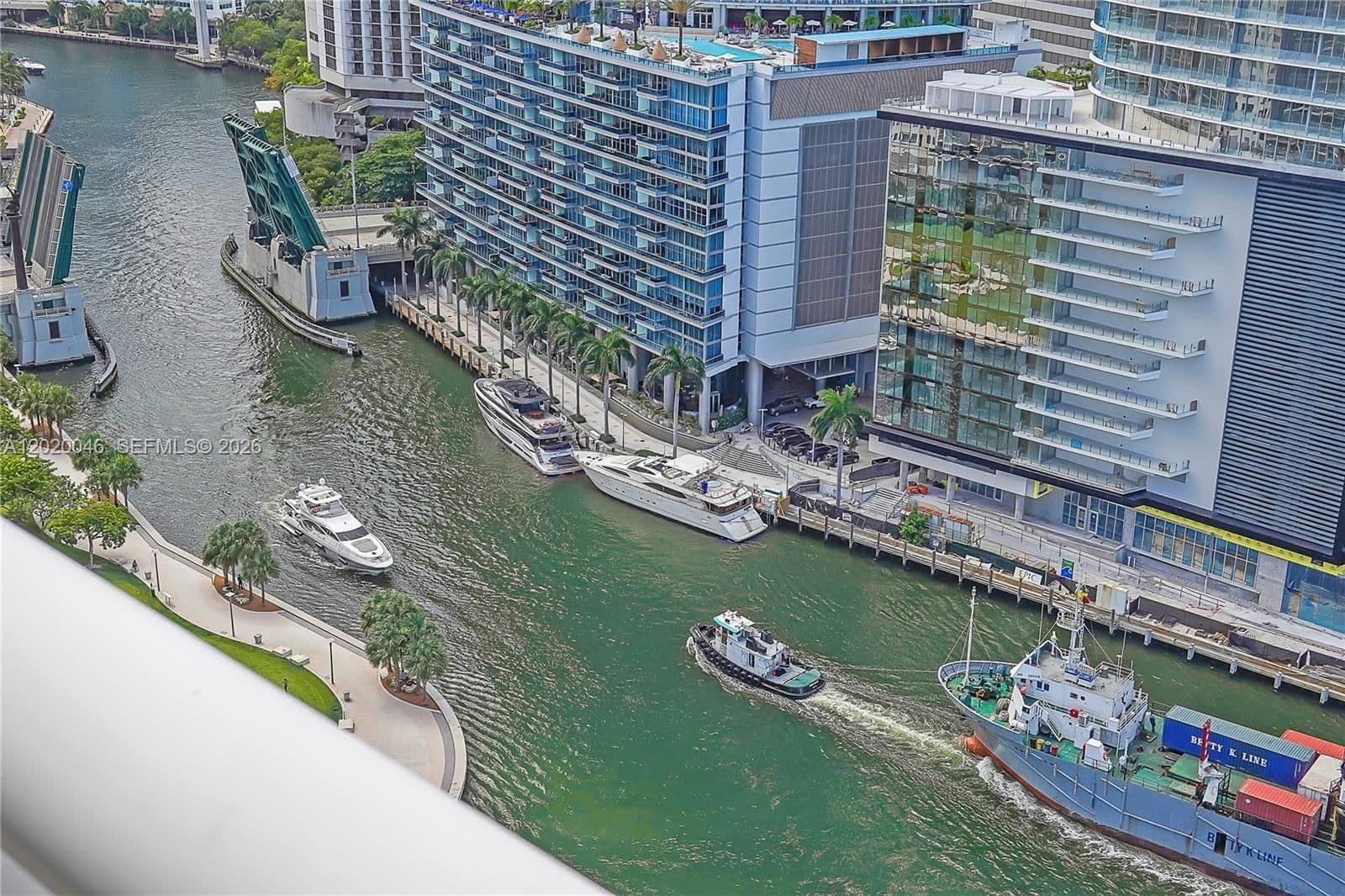 3+1 Condo — 901 Brickell Key Blvd #3204, Miami, FL 33131