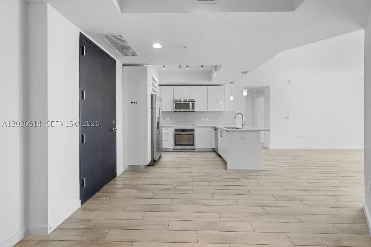 2+1 Condo — 999 1st Ave #2911, Miami, FL 33130