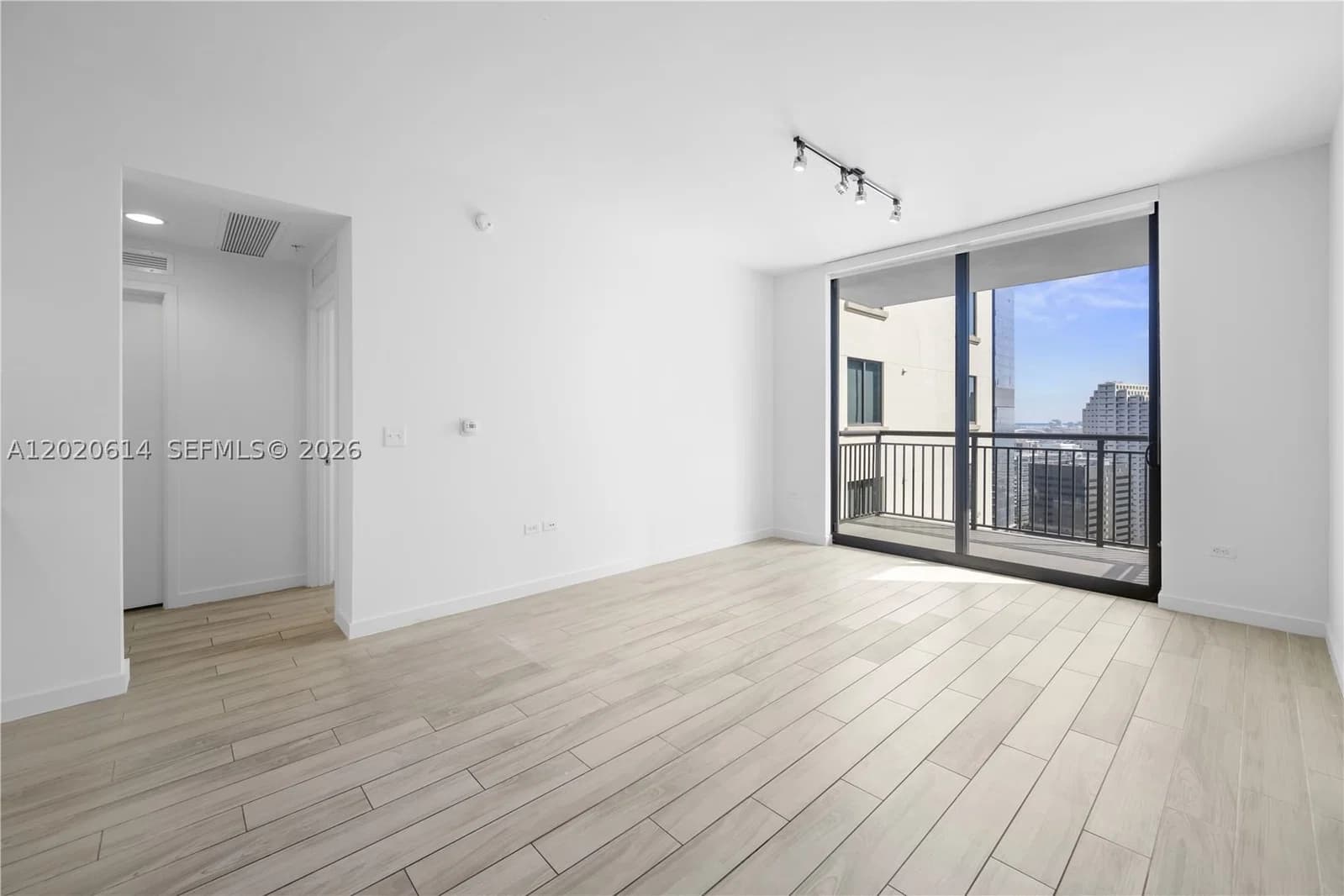 2+1 Condo — 999 1st Ave #2911, Miami, FL 33130