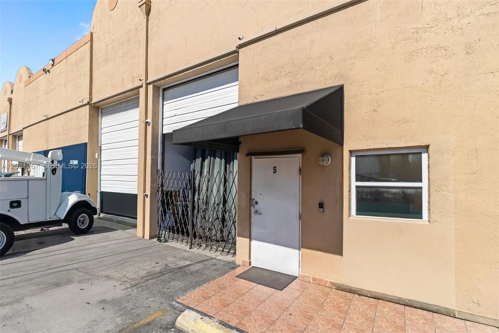 Mülk — 1745 37th St #5, Hialeah, FL 33012