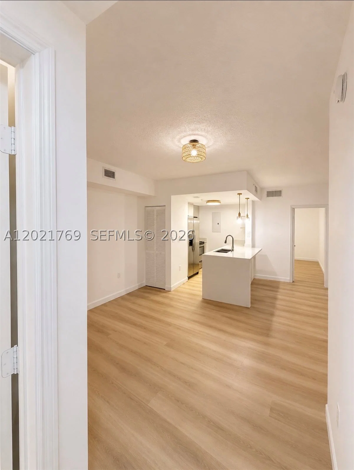 2-bedroom Condo — 275 18th St #910, Miami, FL 33132