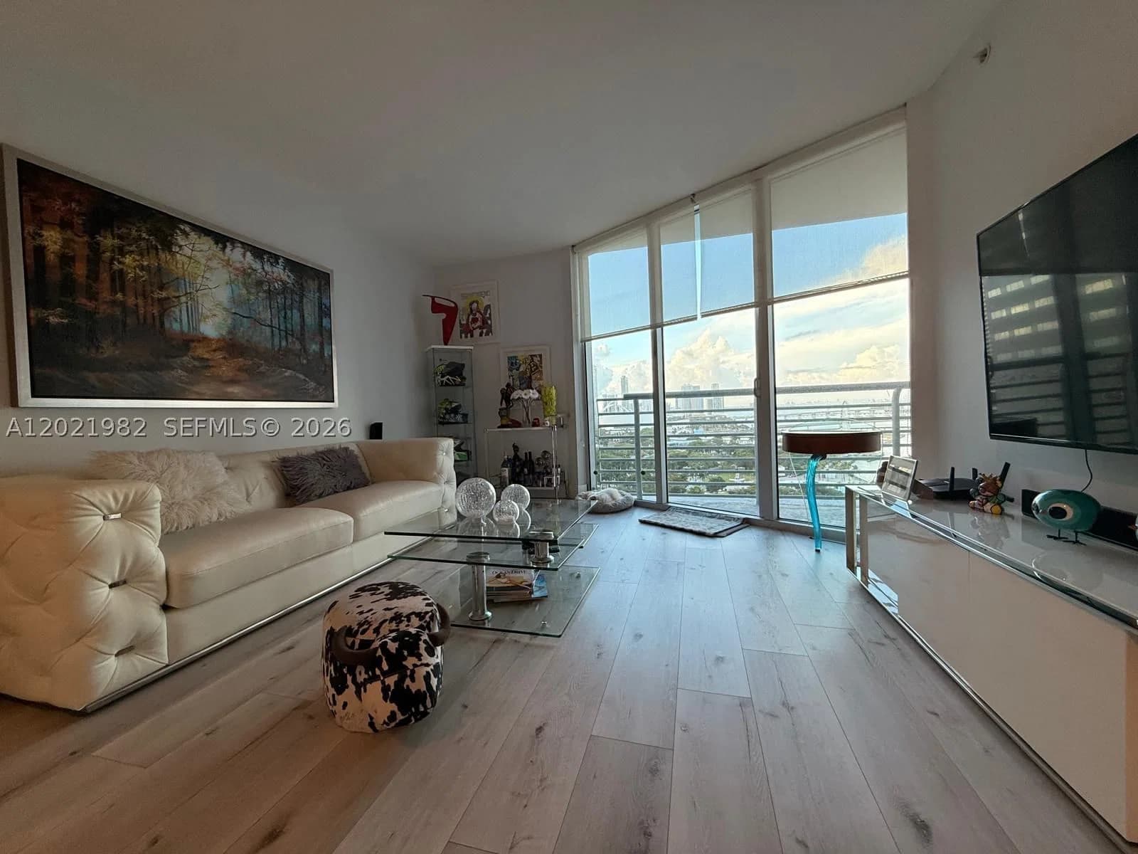 1+1 Condo — 325 Biscayne Blvd #2024, Miami, FL 33131