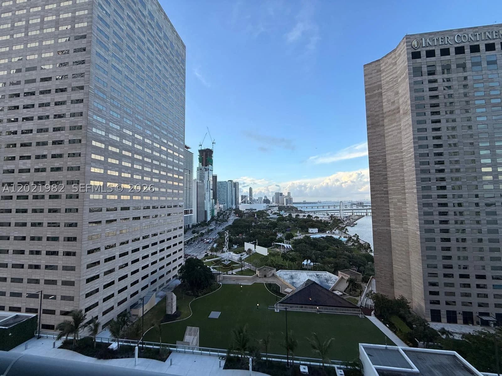 1+1 Condo — 325 Biscayne Blvd #2024, Miami, FL 33131