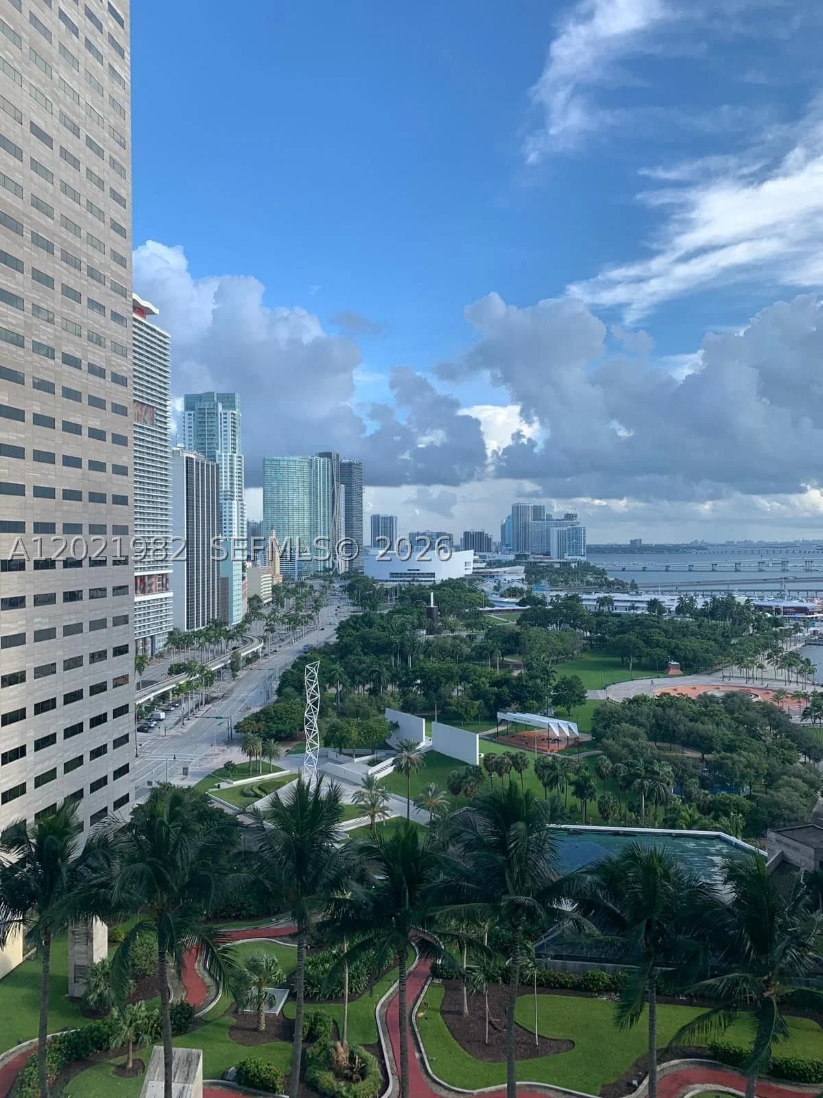 1+1 Condo — 325 Biscayne Blvd #2024, Miami, FL 33131