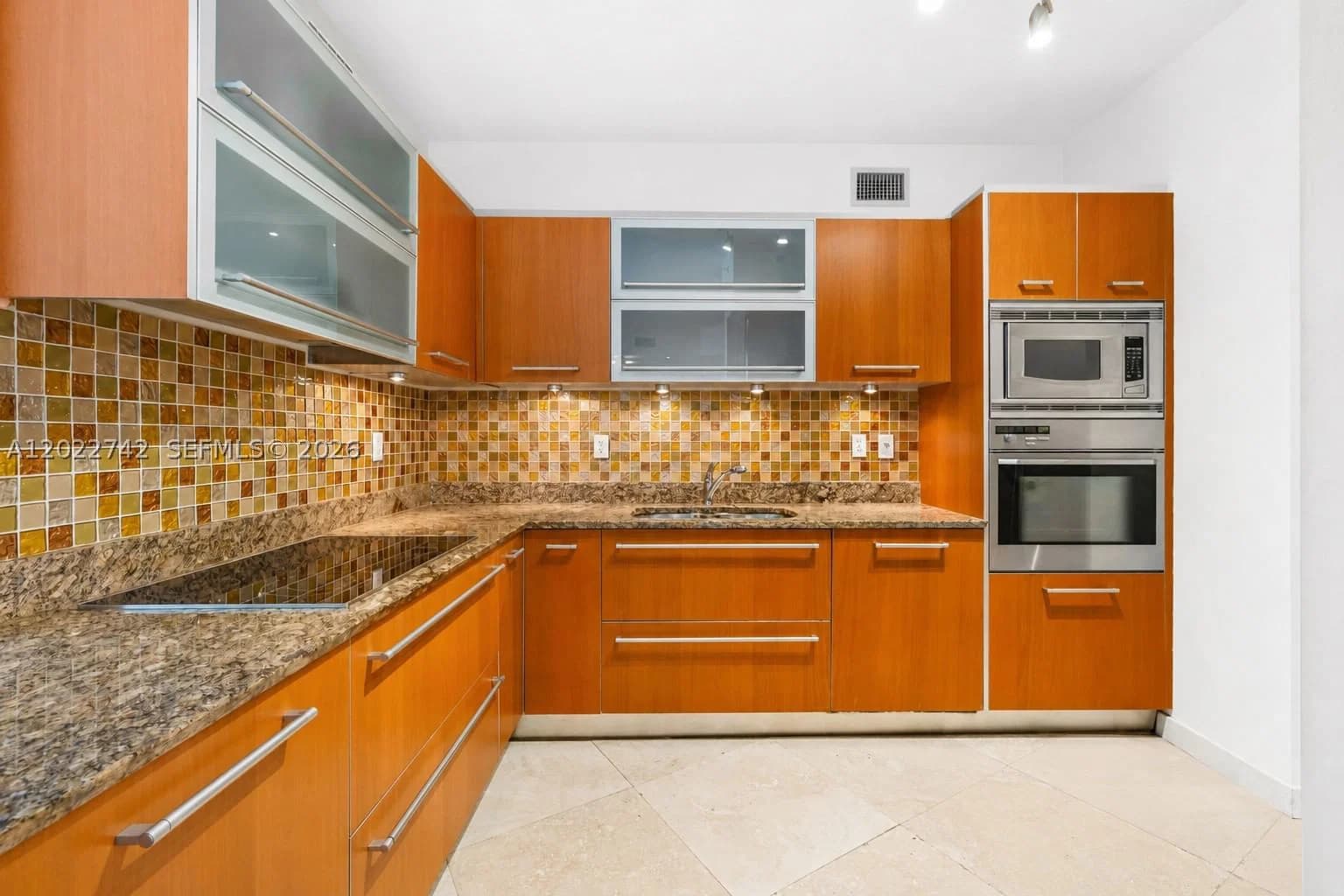 2+1 Condo — 400 Alton Rd #907, Miami Beach, FL 33139