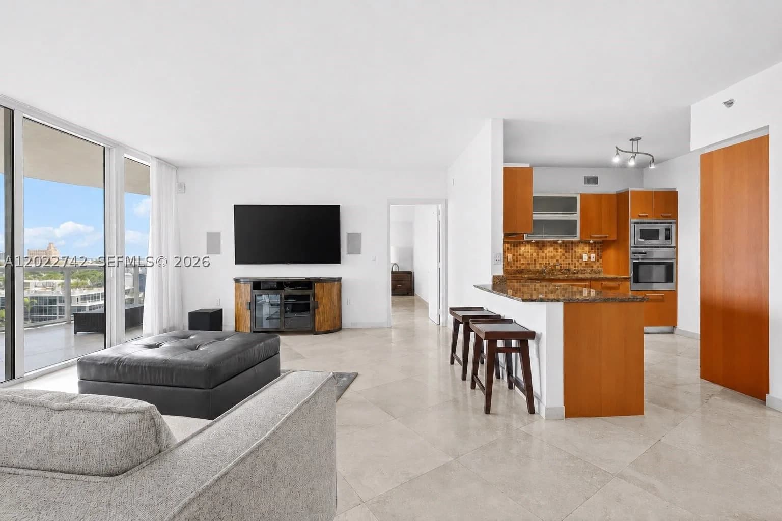 2+1 Condo — 400 Alton Rd #907, Miami Beach, FL 33139