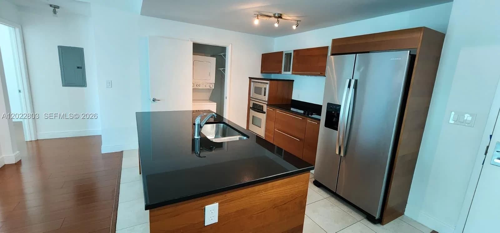 1+1 Condo — 1900 Bayshore Dr #3717, Miami, FL 33132