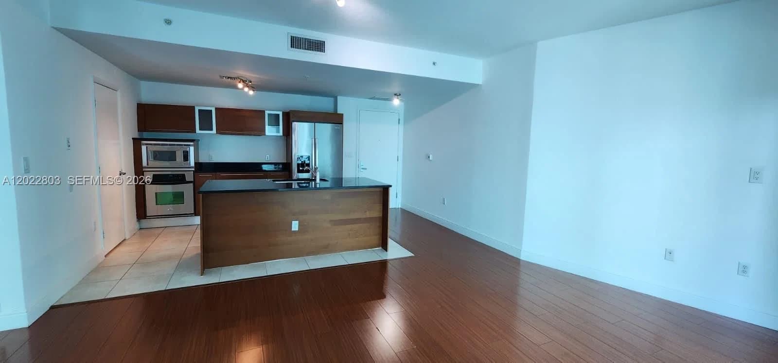 1+1 Condo — 1900 Bayshore Dr #3717, Miami, FL 33132