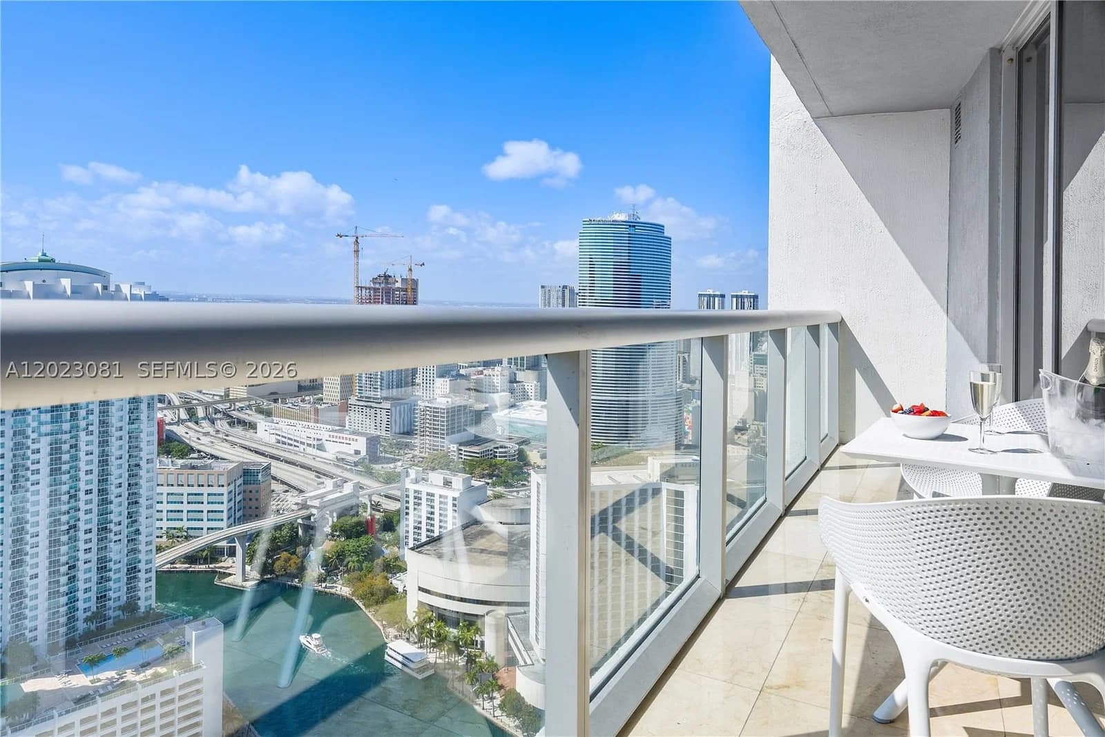 1-bedroom Condo — 485 Brickell Ave #4206, Miami, FL 33131