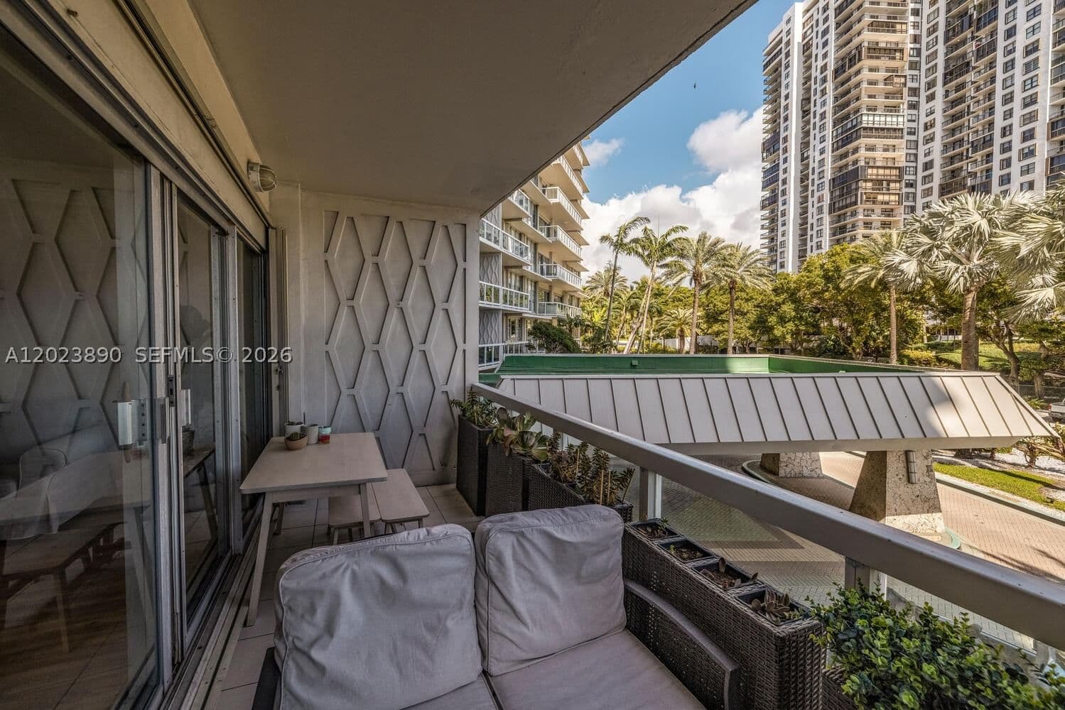 2-bedroom Condo — 2451 Brickell Ave #2E, Miami, FL 33129
