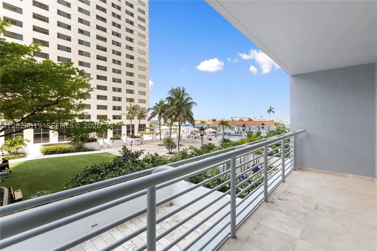 1-bedroom Condo — 335 Biscayne Blvd #802, Miami, FL 33131