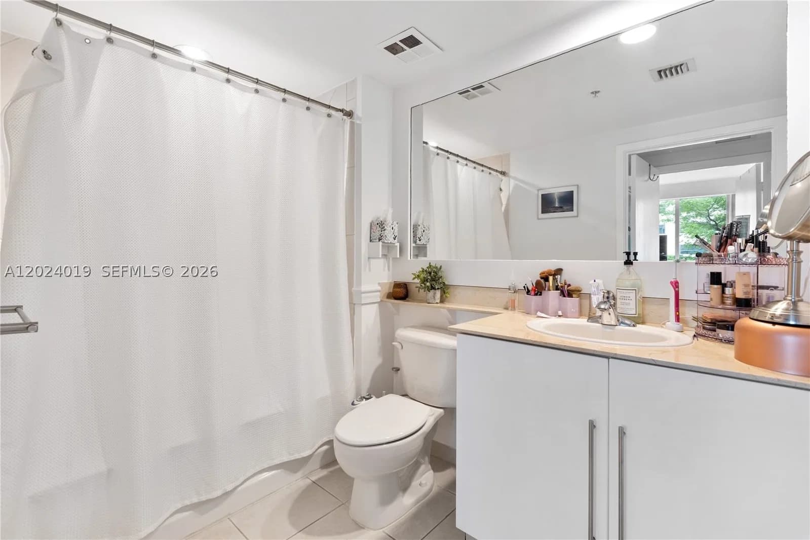 1-bedroom Condo — 335 Biscayne Blvd #802, Miami, FL 33131
