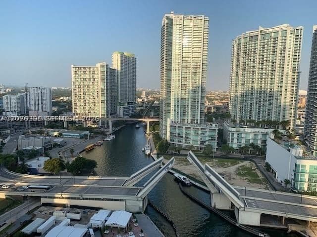 1+1 Condo — 31 5th St #705, Miami, FL 33131