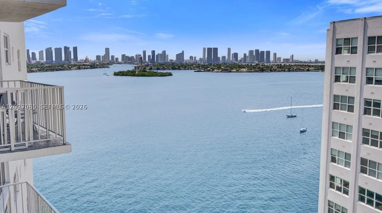 1-bedroom Condo — 1228 West Ave #1404, Miami Beach, FL 33139