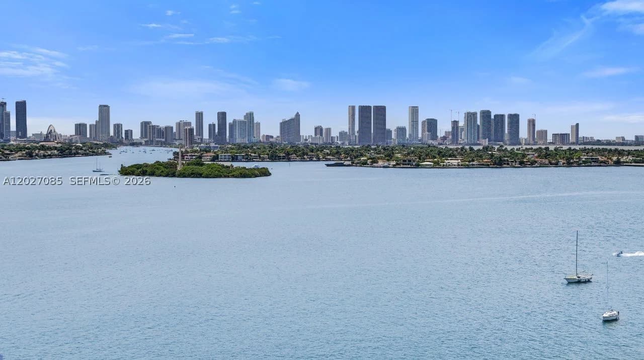 1-bedroom Condo — 1228 West Ave #1404, Miami Beach, FL 33139