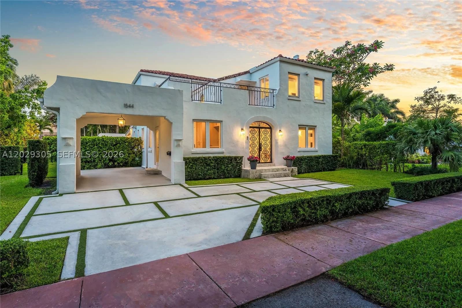4+1 Müstakil ev — 1544 Plasentia Ave, Coral Gables, FL 33134