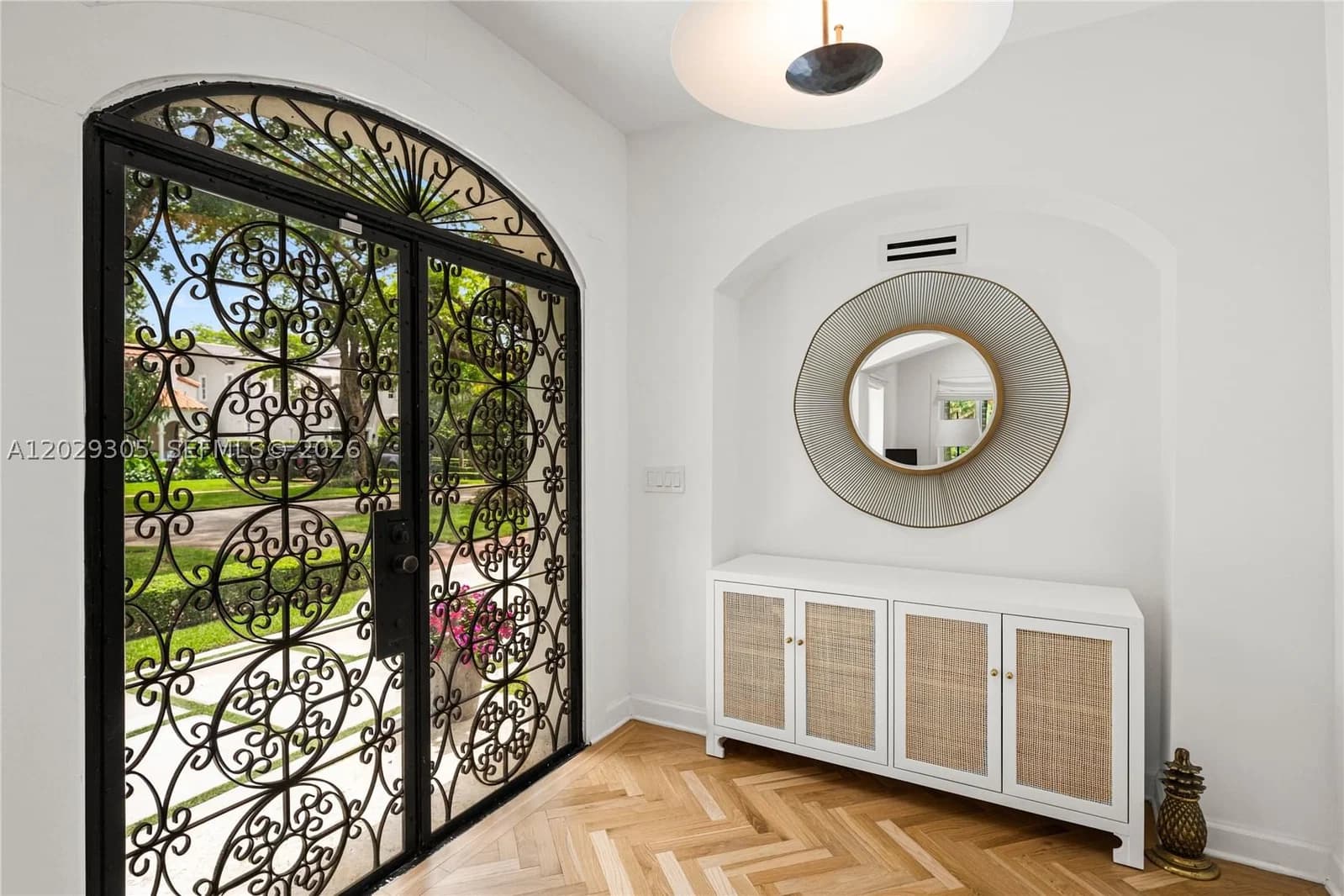 4+1 Müstakil ev — 1544 Plasentia Ave, Coral Gables, FL 33134