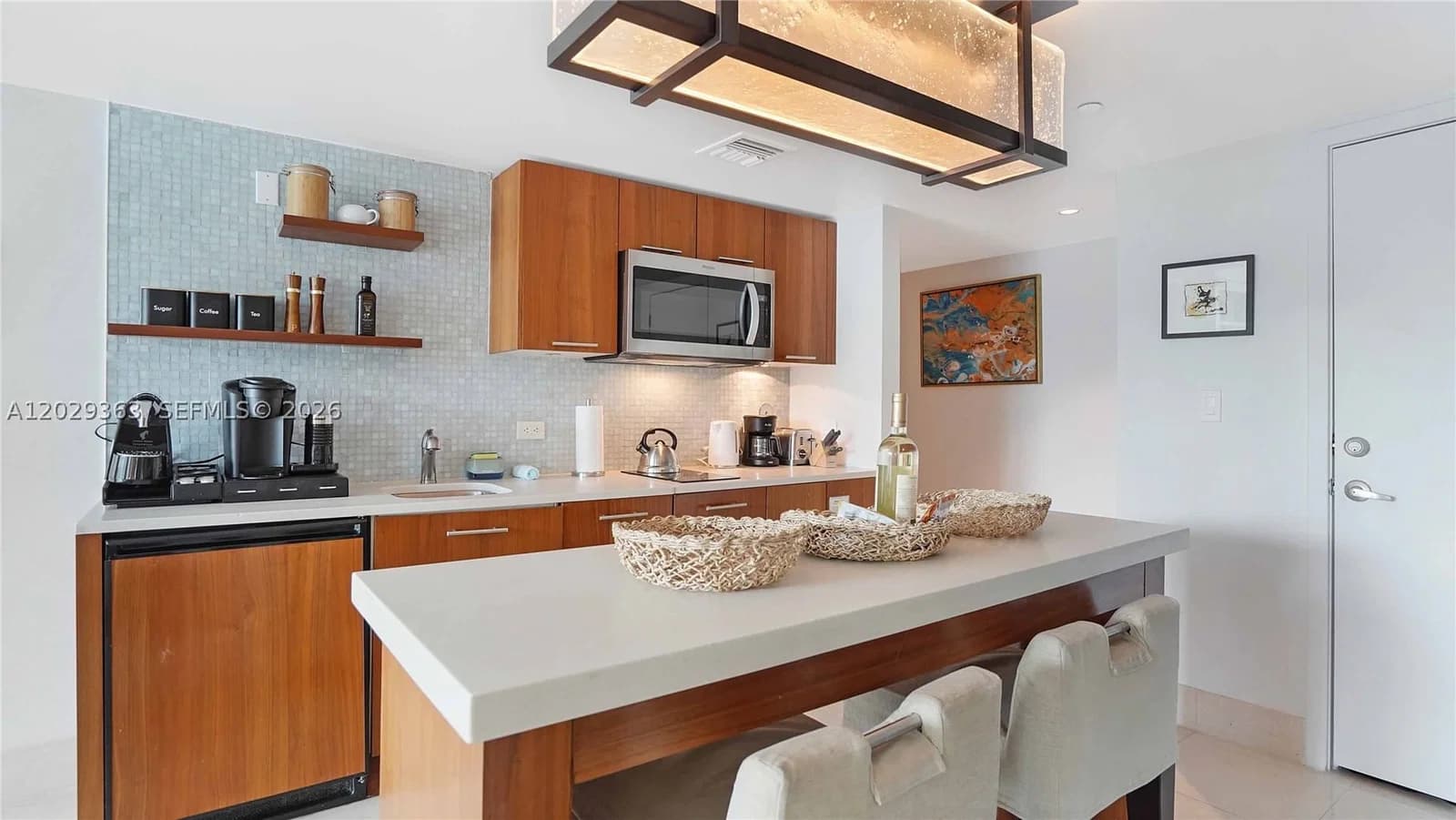 1-bedroom Condo — 6801 Collins Ave #315, Miami Beach, FL 33141