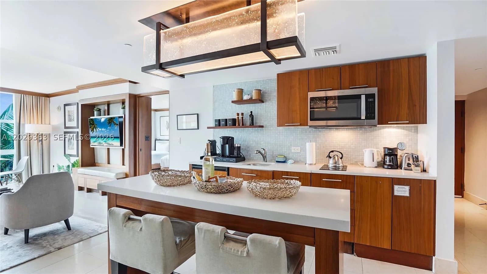 1-bedroom Condo — 6801 Collins Ave #315, Miami Beach, FL 33141