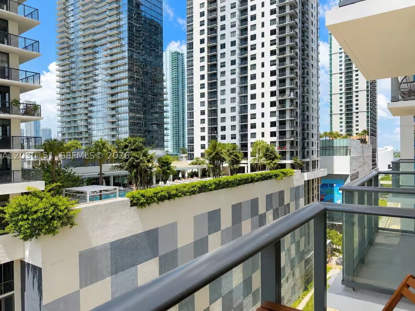 1-bedroom Condo — 11 6th St #1212, Miami, FL 33132
