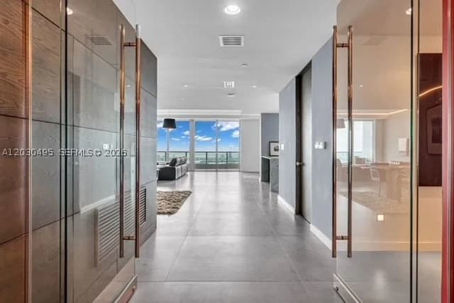3-bedroom Condo — 900 Biscayne Blvd #PH6205, Miami, FL 33132