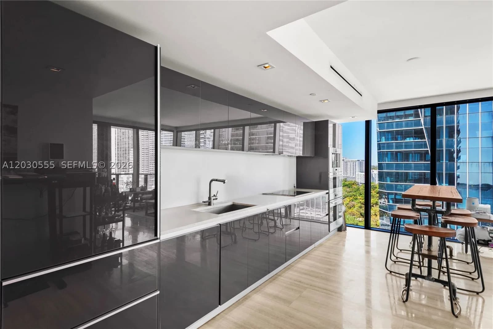 1+1 Condo — 1451 Brickell Ave #1706, Miami, FL 33131