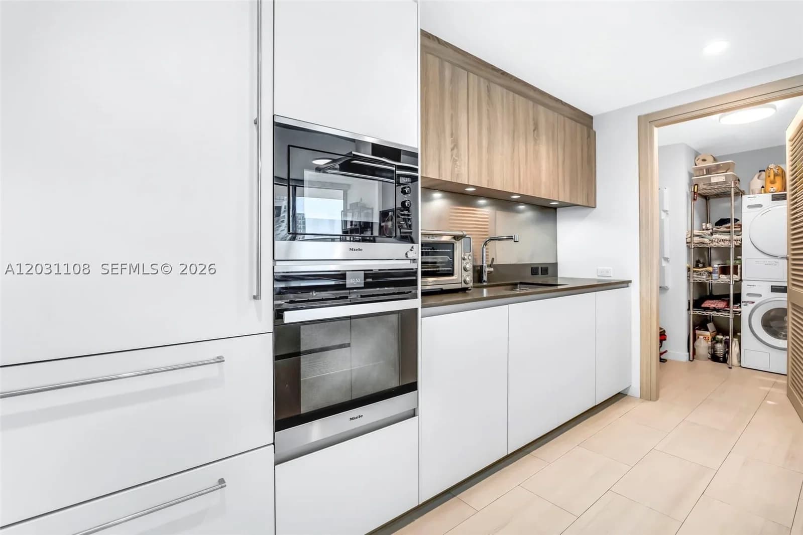 2-bedroom Condo — 1000 Brickell Plz #4609, Miami, FL 33131