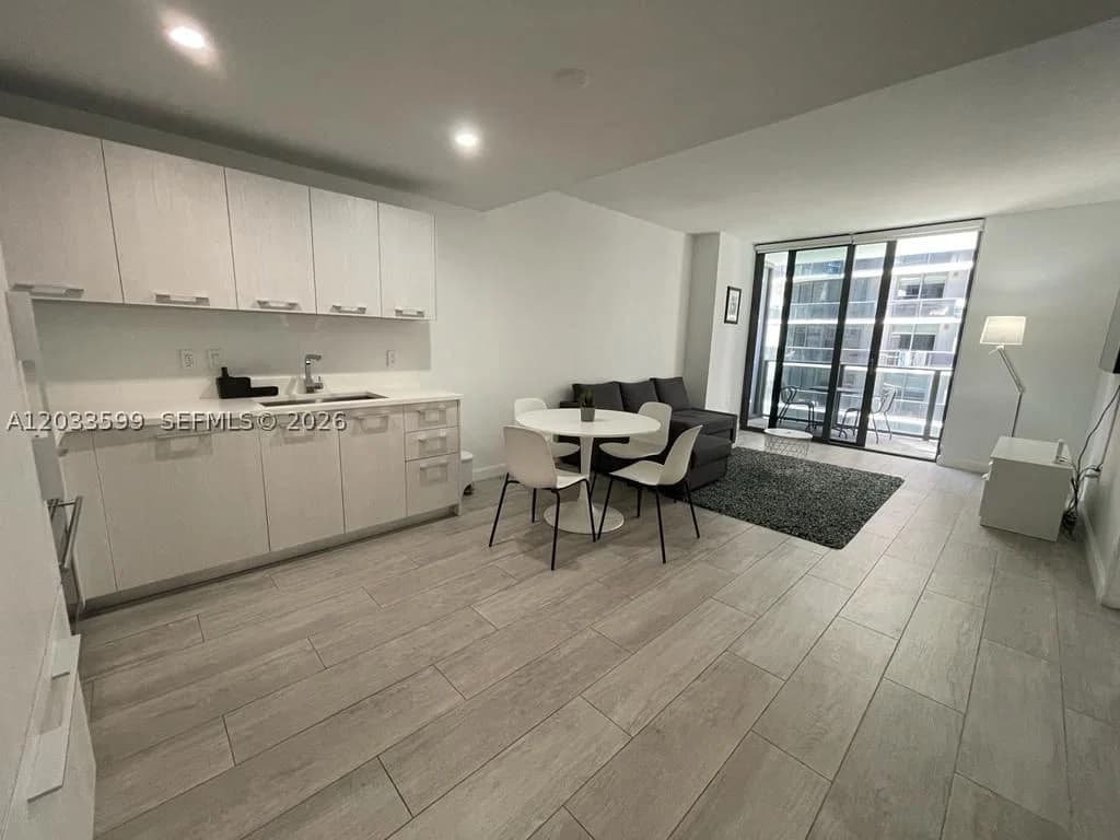 1+1 Condo — 45 9th St #1407, Miami, FL 33130