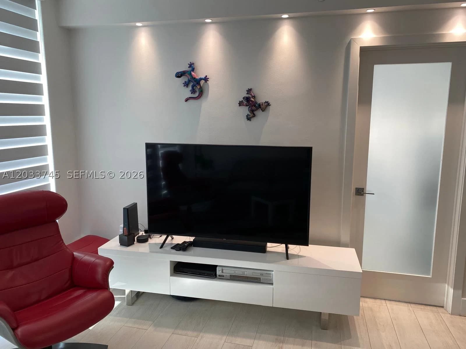 2+1 Condo — 5601 Collins Ave #622, Miami Beach, FL 33140