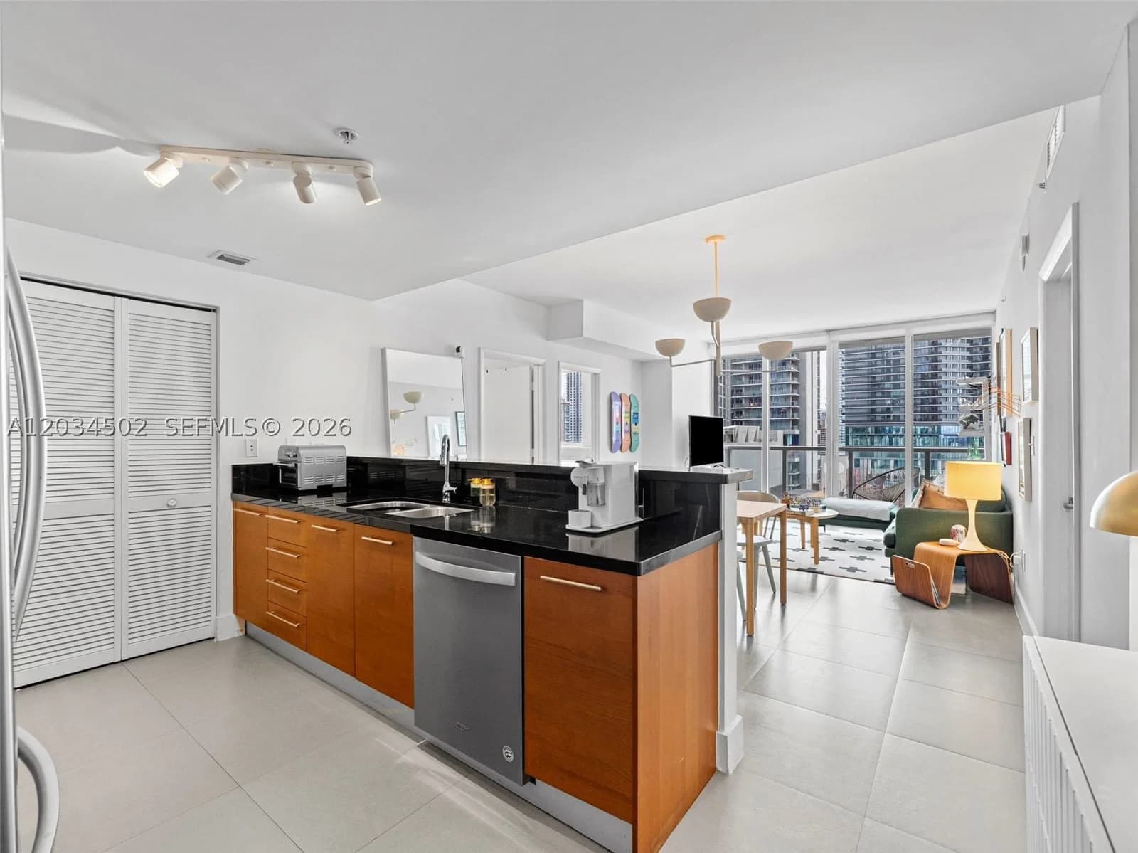 2-bedroom Condo — 253 2nd St #1801, Miami, FL 33132