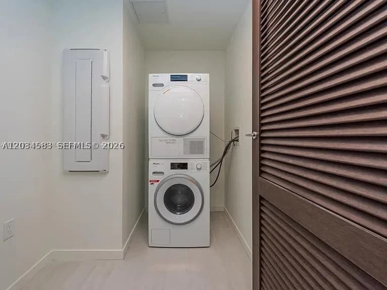 2-bedroom Condo — 1000 Brickell Plz #3509, Miami, FL 33131