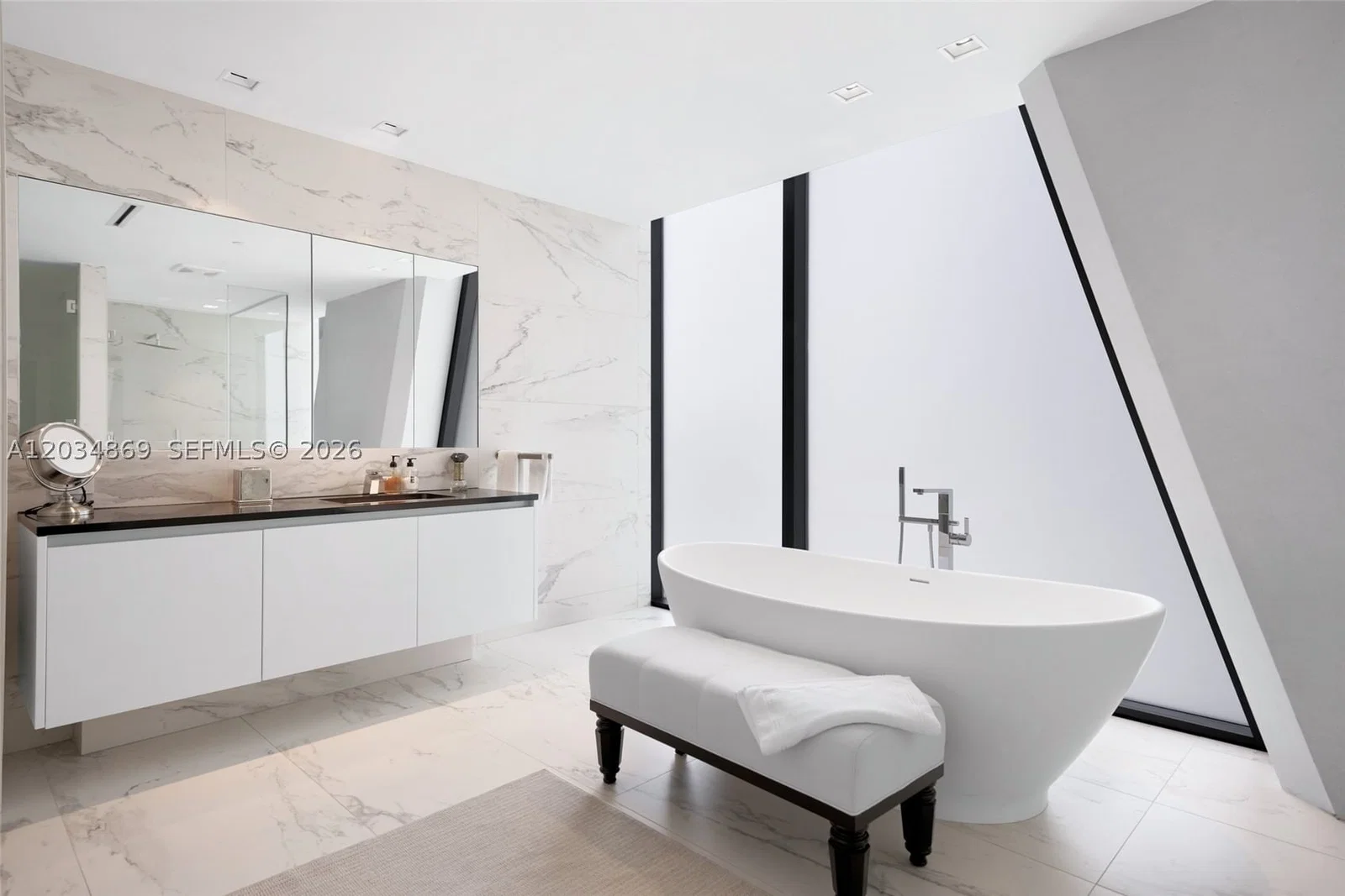 4-bedroom Condo — 1000 Biscayne Blvd #3701, Miami, FL 33132