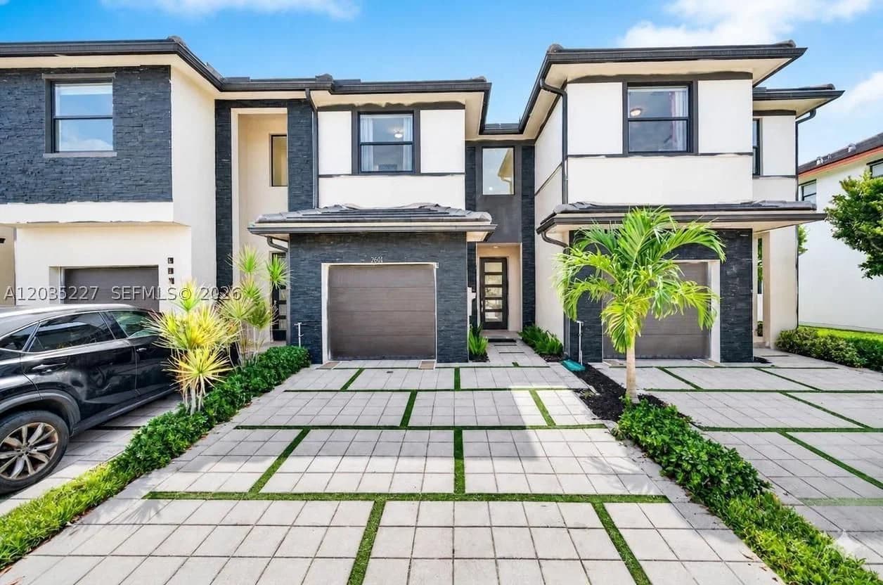 3+1 Townhouse — 15841 91st Ct, Miami Lakes, FL 33018