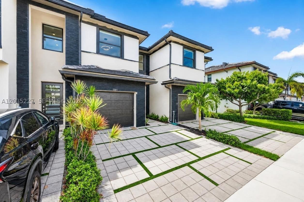 3+1 Townhouse — 15841 91st Ct, Miami Lakes, FL 33018